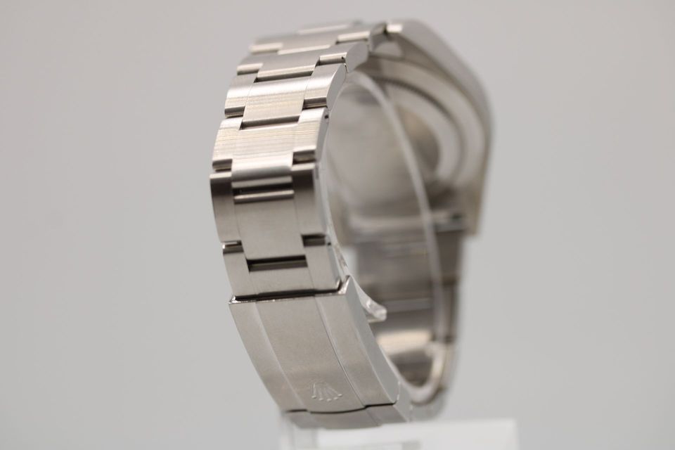 Rolex Oyster Perpetual 114300 Image 3